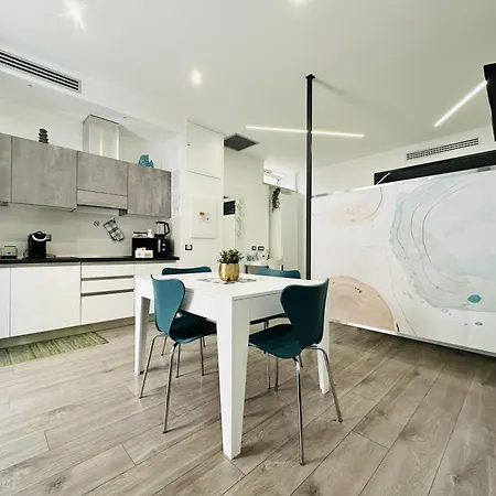 San Saba Street 52 Apartament